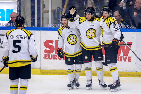 Brynäs Aaron Palushaj jublar med lagkamrater
