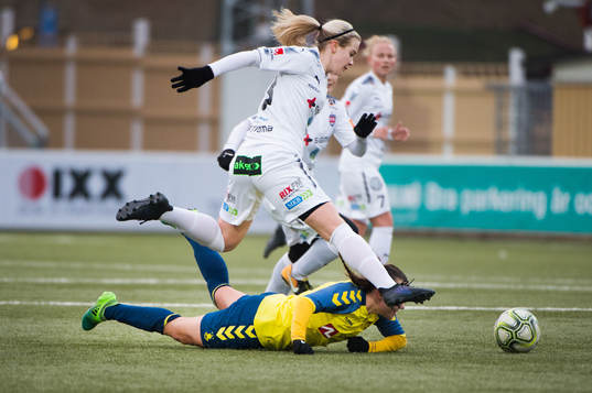 Rosengårds Matilda Liljefors och Bröndbys Olga Ahtinen