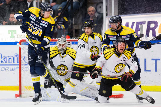 s Victor Ejdsell och David Gustafsson i duell mot Brynäs