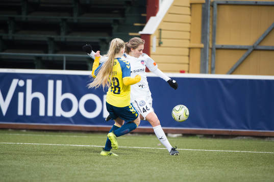 Bröndbys Lärke Söndergaard och Rosengårds Ida Lyberg