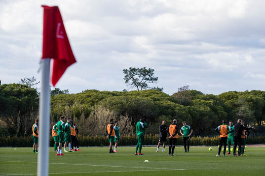 Hammarbys spelare lyssnar till instruktioner