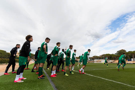Hammarbys spelare värmer upp