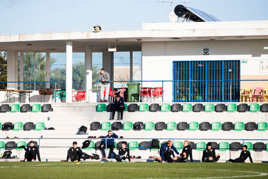 Läktaren på Estadio Munucipal Guia