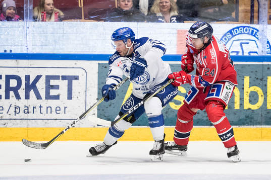 Leksands Jesper Ollas och Västerviks Conny Strömberg  i