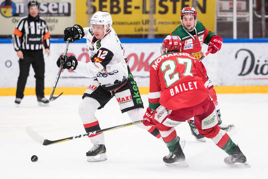 Malmö Redhawks Matias Lassen och Moras Matt Bailey  i