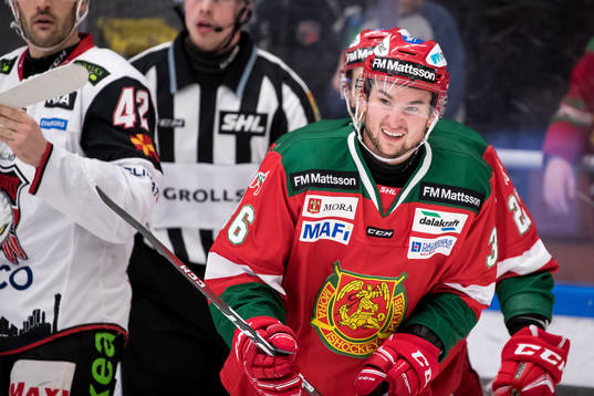 Moras Jason Akeson   i ishockeymatchen i SHL mellan Mora