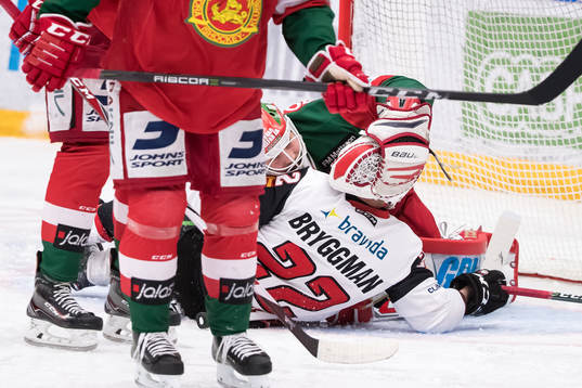 Malmö Redhawks Lars Bryggman och Moras målvakt Christian