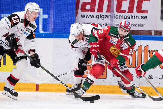 Malmö Redhawks Lars Bryggman och Moras Daniel Grillfors  i