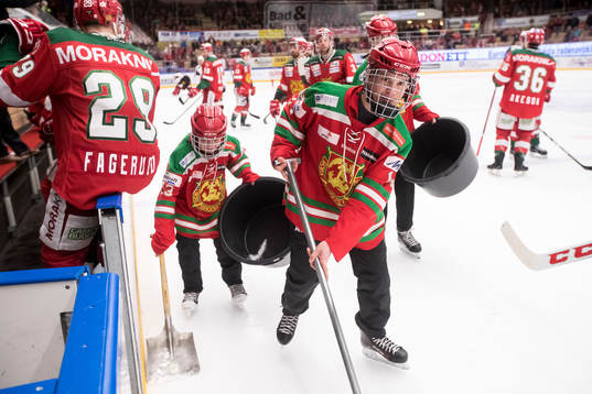 Ispojkarna i ishockeymatchen i SHL mellan Mora och Malmö