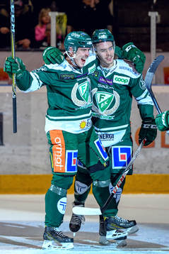 Färjestads Sebastian Erixon jublar med lagkamrater