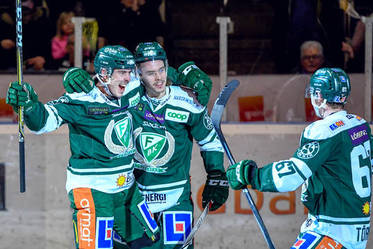 Färjestads Sebastian Erixon jublar med lagkamrater