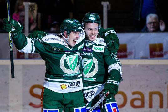 Färjestads Sebastian Erixon och Joakim Nygård jublar