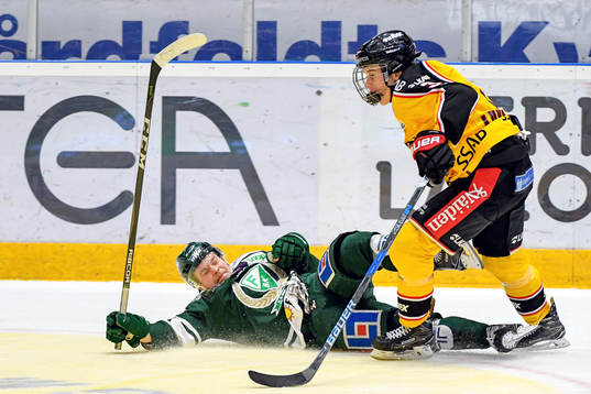 Färjestads Oskar Steen och Luleås Nils Lundkvist