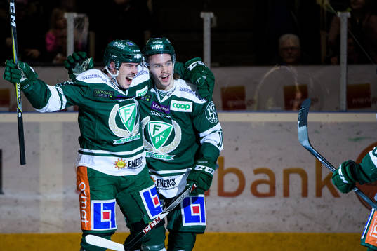Färjestads Sebastian Erixon och Joakim Nygård jublar