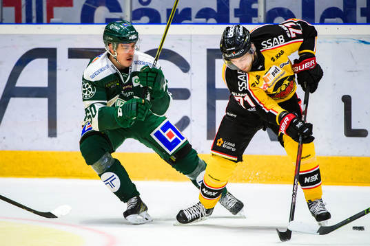 Färjestads Sebastian Erixon och Luleås Patrick Cehlin