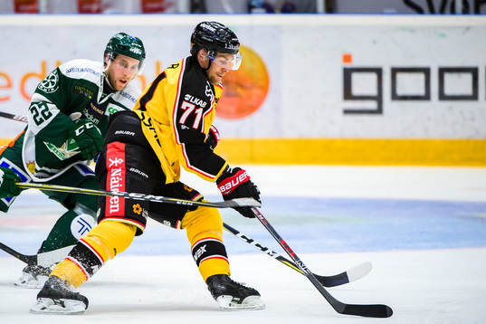 Färjestads Per Åslund och Luleås Patrick Cehlin