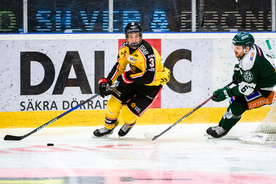 Luleås Nils Lundkvist och Färjestads Mikael Wikstrand