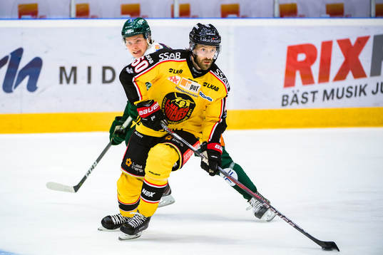 Färjestads Oskar Steen och Luleås Daniel Sondell