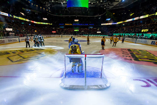 Luleås målvakt Filip Gustavsson deppar