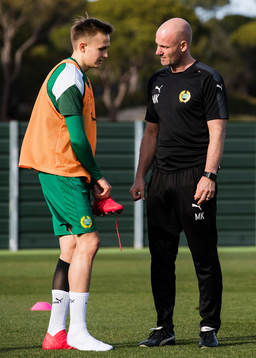 Hammarbys Oscar Krusnell och medicinskt ansvarige Mikael