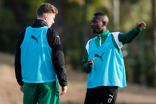 Hammarbys Arnór Smárason och Pa Amat Dibba