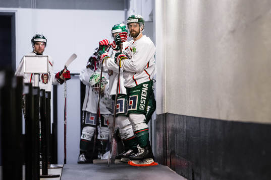 Frölundas Jonathan Sigalet med lagkamrater innan