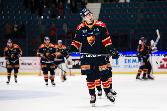 Djurgårdens Linus Johansson deppar med lagkamrater