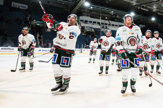 Frölundas Joel Lundqvist och Jonathan Sigalet jublar