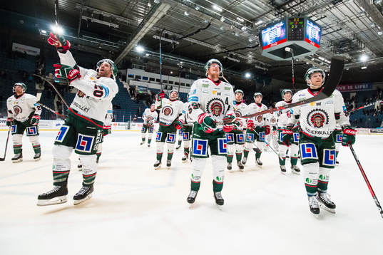 Frölundas Joel Lundqvist och Jonathan Sigalet jublar