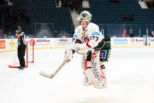 Frölundas målvakt Johan Gustafsson jublar