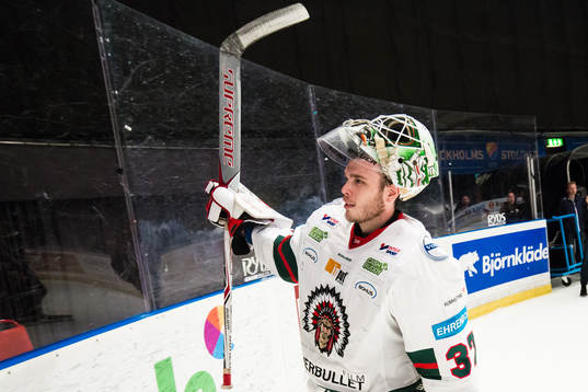 Frölundas målvakt Johan Gustafsson jublar
