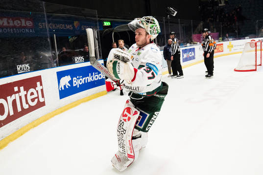 Frölundas målvakt Johan Gustafsson jublar
