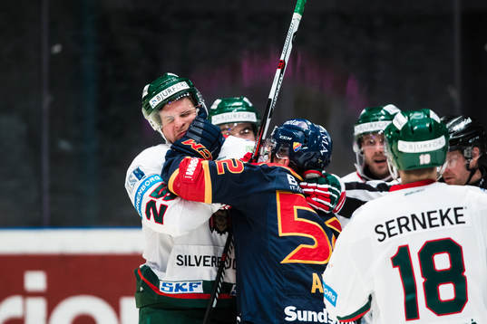 Djurgårdens Mikael Ahlén och Frölundas Adam Pardy i ett