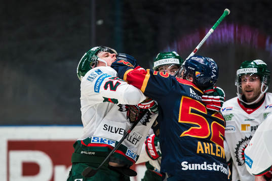Djurgårdens Mikael Ahlén och Frölundas Adam Pardy i ett