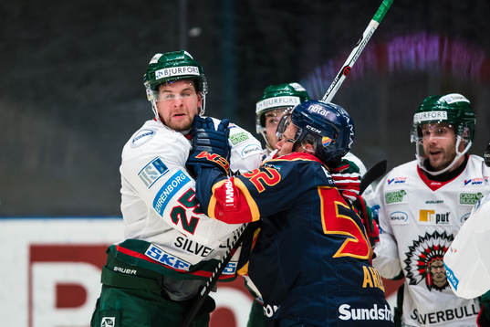 Djurgårdens Mikael Ahlén och Frölundas Adam Pardy i ett