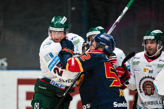 Djurgårdens Mikael Ahlén och Frölundas Adam Pardy i ett