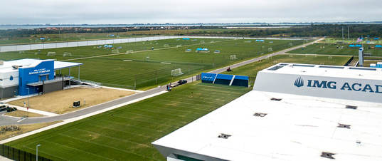 Drönarbild över IMG Academys Soccer Complex
