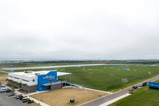 Drönarbild över IMG Academys Soccer Complex