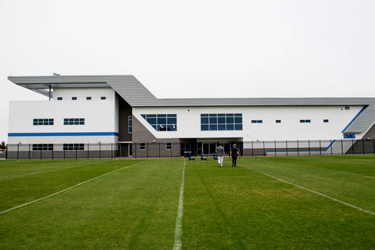 Exteriör över IMG Performance and Sports Sience Center