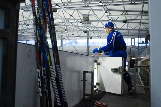 John Norman före Sveriges ishockeylandslags träning