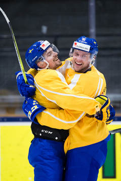 Anton Lander och Jonas Ahnelöv jublar