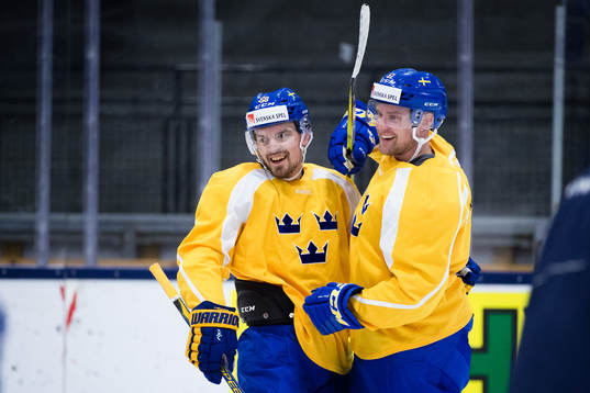 Anton Lander och Jonas Ahnelöv jublar