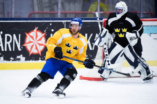 Linus Omark och målvakt Jhonas Enroth