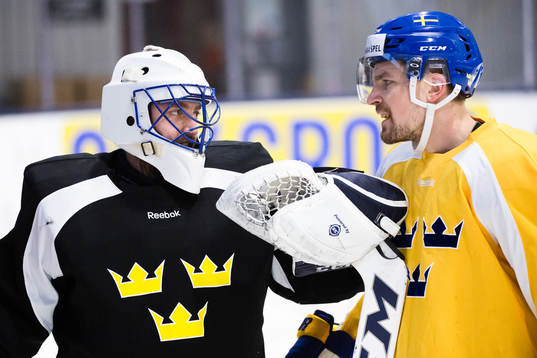 Målvakt Jhonas Enroth och Anton Lander