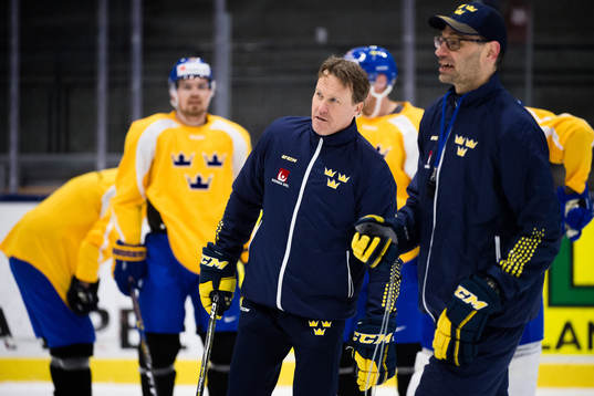 Sveriges assisterande tränare Johan Garpenlöv och Peter