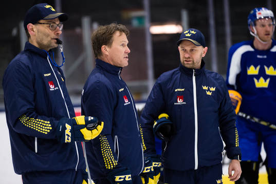 Sveriges assisterande tränare Johan Garpenlöv och Peter