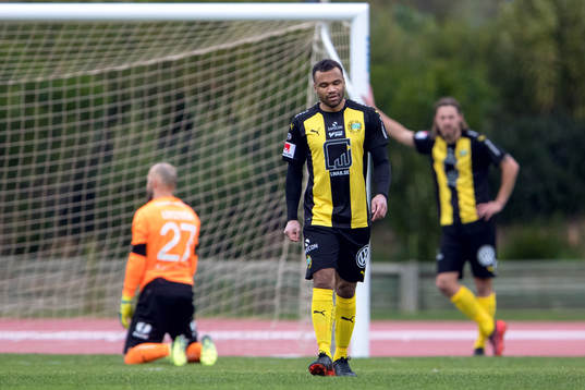 Hammarbys målvakt Benny Lekström, Serge-Junior Martinsson