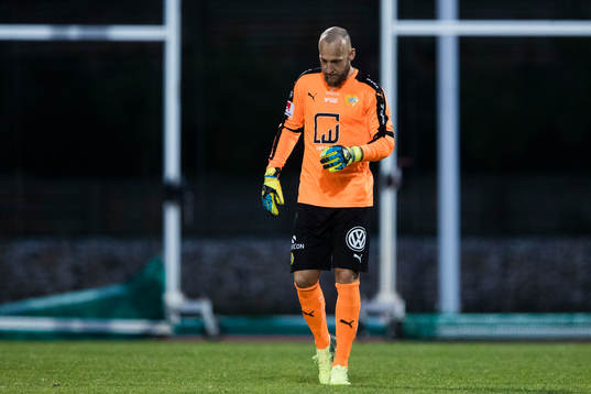 Hammarbys målvakt Benny Lekström deppar
