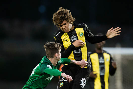 Hammarbys Neto Borges i en nickduell med Jablonecs Dominik