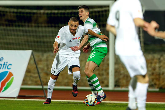 Dalkurds Malkolm Moenza och Shamrock Rovers David Mcallister